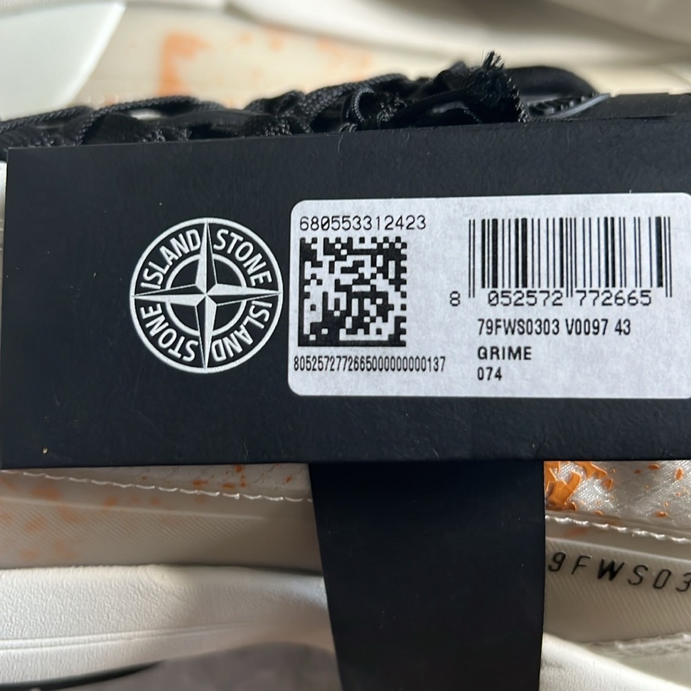 Stone Island Grime Round-Toe Panelled Sneakers - Picture 5 of 9